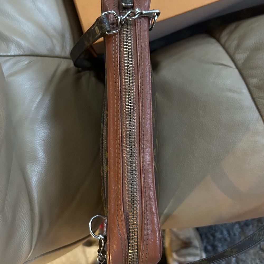 VINTAGE GORGEOUS Sport Sac Monogram Crossbody🧡🤎 - Picture 2 of 16